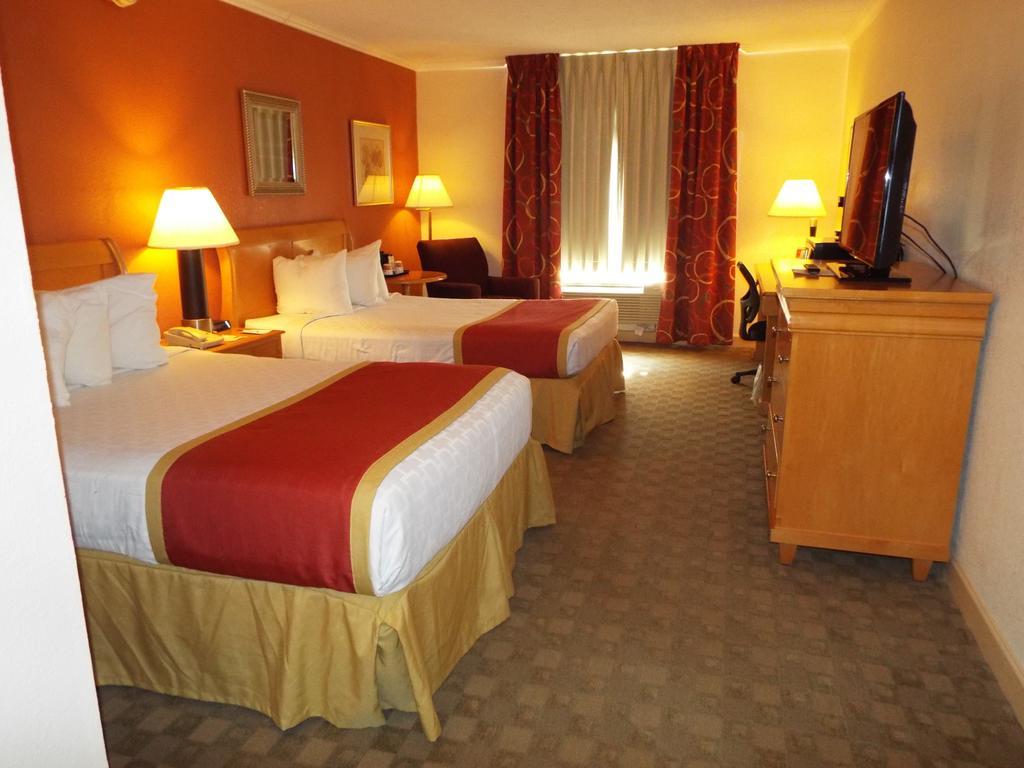 Отель Ramada Conference Center Моргантаун Экстерьер фото