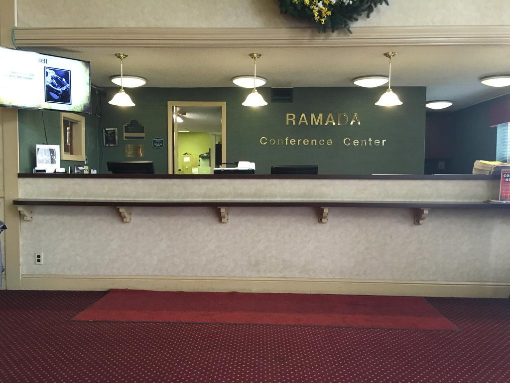 Отель Ramada Conference Center Моргантаун Экстерьер фото