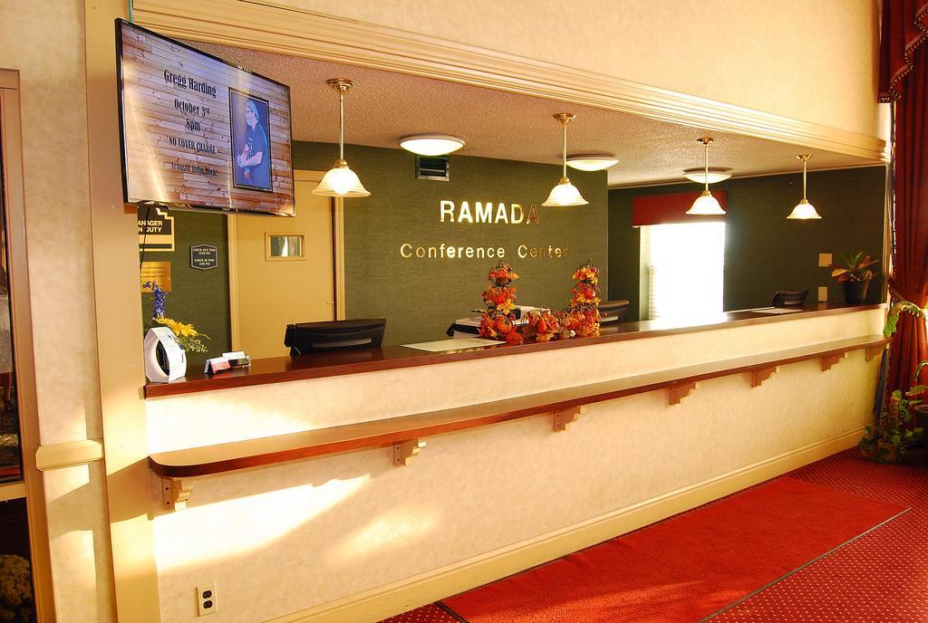 Отель Ramada Conference Center Моргантаун Экстерьер фото