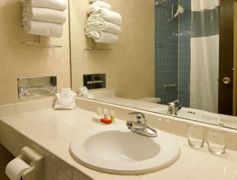 Отель Ramada Conference Center Моргантаун Номер фото